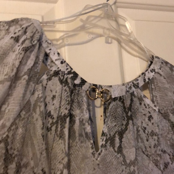 Snake print blouse - Picture 2 of 5